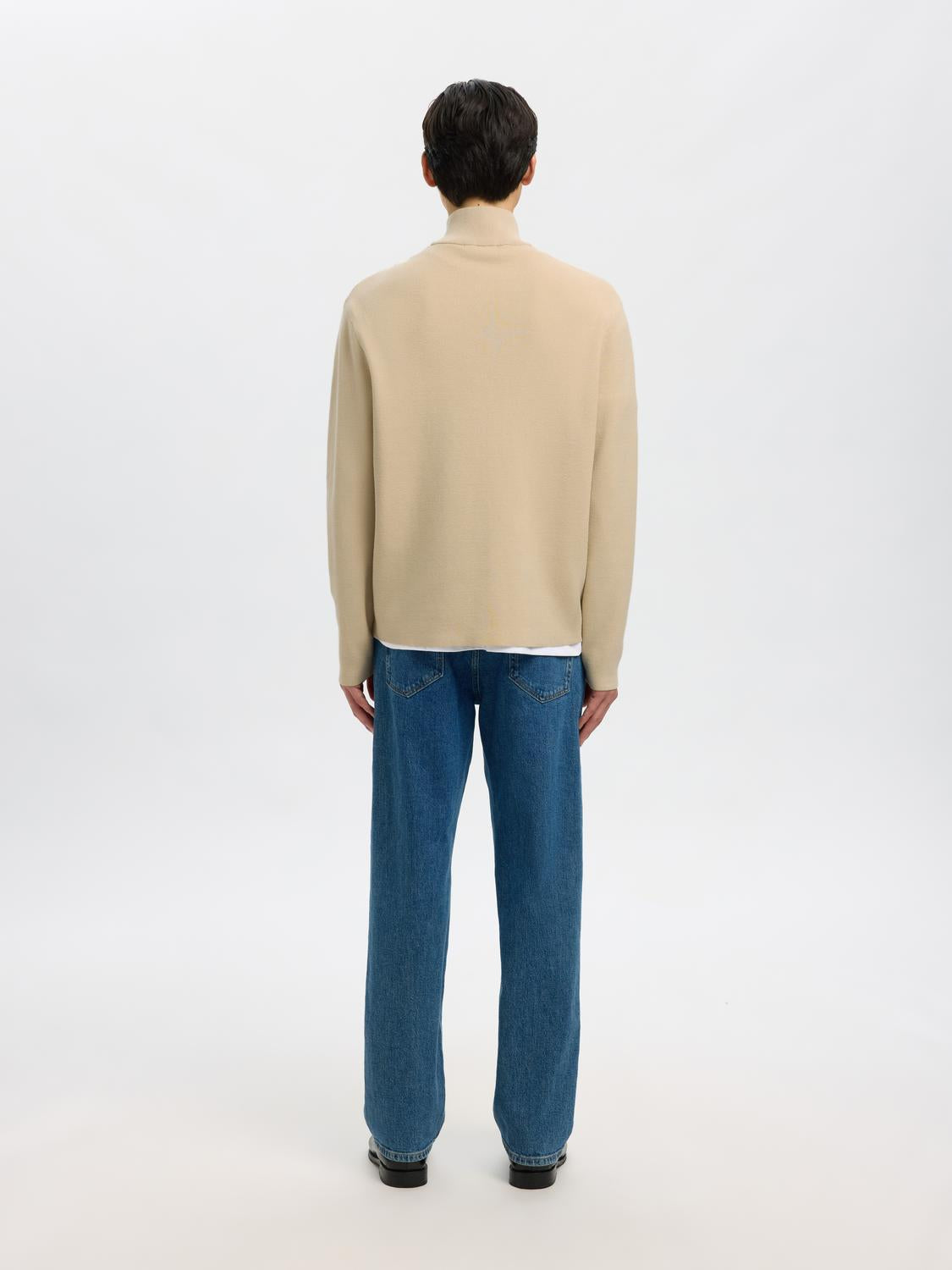 model_shot-back